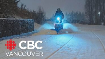 Cyclist clears way with homemade bicycle snowplow